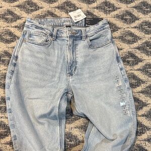 American Eagle Outfitters Light Wash Super High Rise Stretch Mom Jeans Size 2